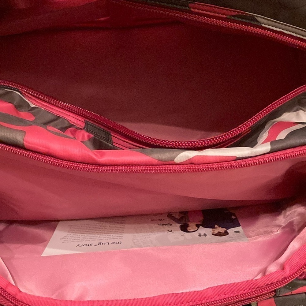 Lug Propeller Pink Camouflage Quilted Duffel Bag BNWT - Picture 7 of 13